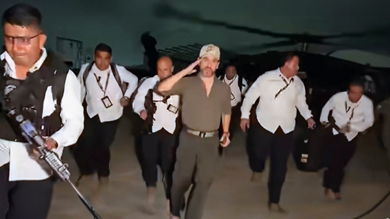 Abelardo De La Espriella, con arma al cinto, recorrió las calles de Santa Marta y Cali en medio de una arremetida contra los criminales.