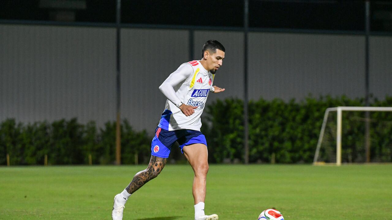 Daniel Muñoz durante un entrenamiento de la Selección Colombia.