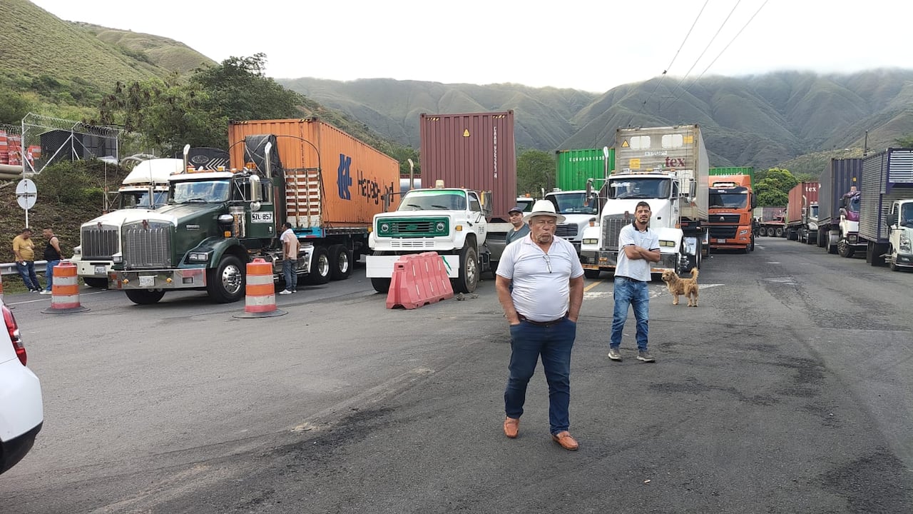 Bloqueos en loboguerrero vía a Buenaventura. Foto de referencia.