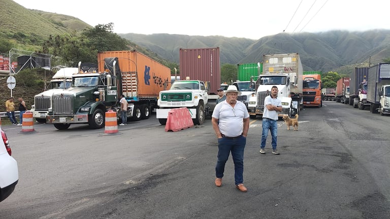 Bloqueos en loboguerrero vía a Buenaventura. Foto de referencia.