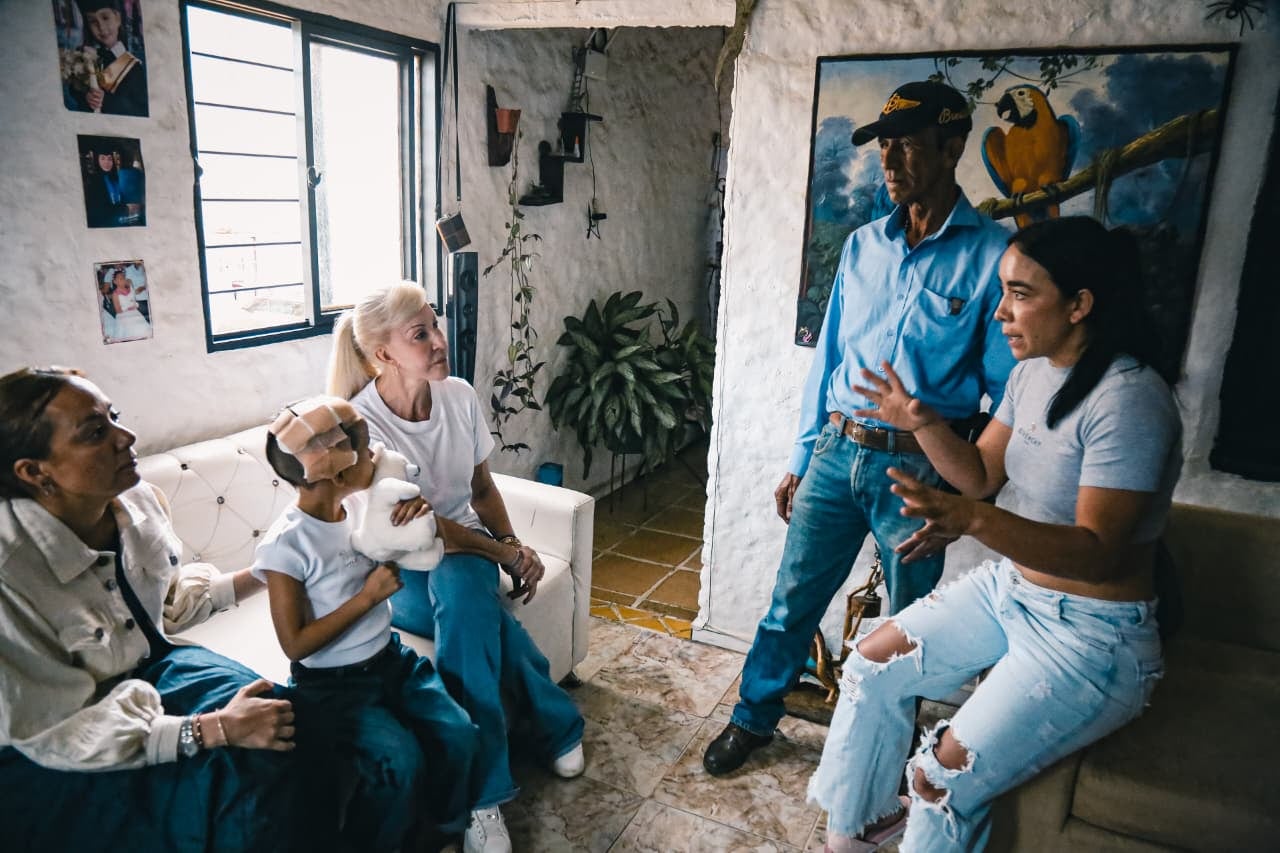 Dilian Francisca Toro anunció nueva vivienda para Samara, niña herida durante el terremoto en Calima