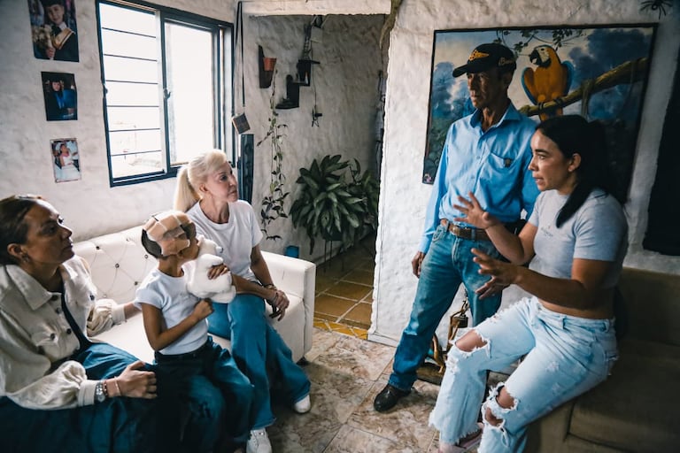 Dilian Francisca Toro anunció nueva vivienda para Samara, niña herida durante el terremoto en Calima