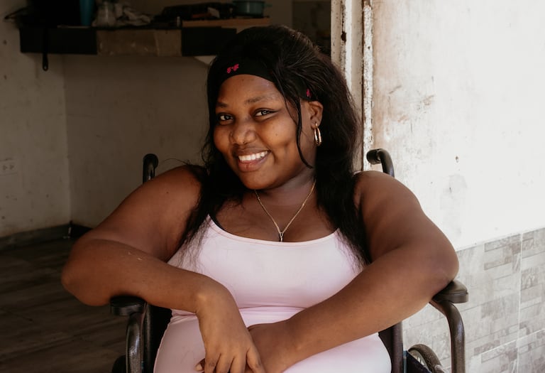Las barreras físicas en la infraestructura de los servicios de salud continúan limitando el acceso de las mujeres negras con discapacidad a la atención sexual y reproductiva en Buenaventura.