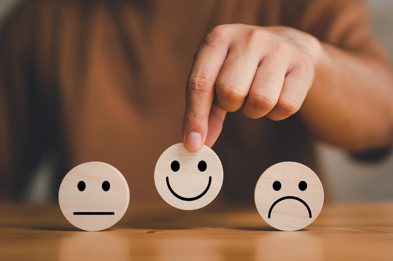 En personas a las que se les dificulta gestionar sus emociones, los expertos recomiendan buscar ayuda profesional, para evitar que se afecte su salud física.