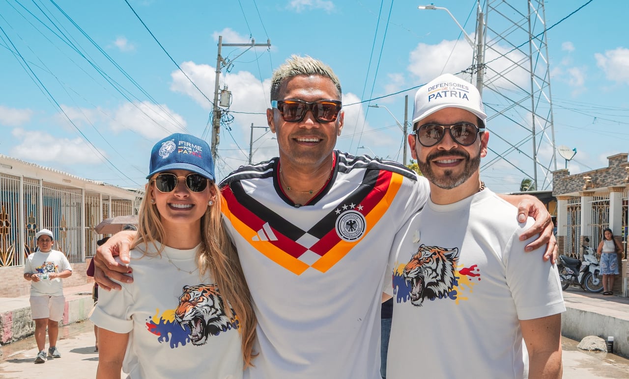 El futbolista Teófilo Gutiérrez y el candidato presidencial Abelardo de la Espriella compartieron en Barranquilla.