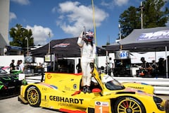 Óscar Tunjo a bordo de coche en el IMSA VP Racing SportsCar Challenge.