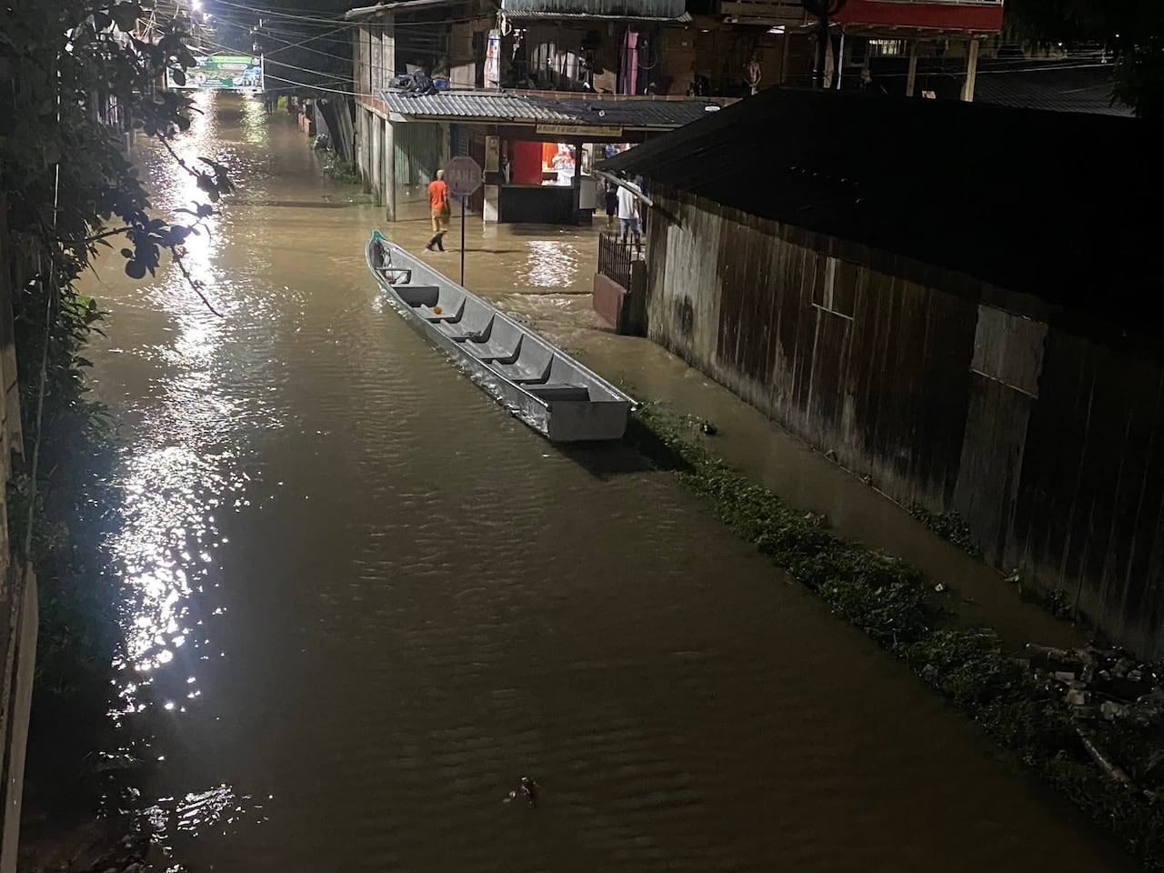 Las comunidades del litoral caucano y nariñense hicieron un llamado urgente a las autoridades departamentales y nacionales para que se activen planes de atención inmediata, ayudas humanitarias y evaluaciones técnicas que permitan dimensionar el impacto real de la emergencia. También solicitaron medidas de prevención ante la recurrencia de este tipo de eventos durante las temporadas de lluvias en el Pacífico.