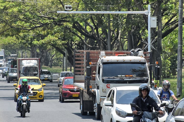 La Secretaría de Movilidad está pidiendo autorización para poder instalar 40 nuevas cámaras de fotodetección. Se espera que al menos el 50% de ellas queden funcionando en el 2024.