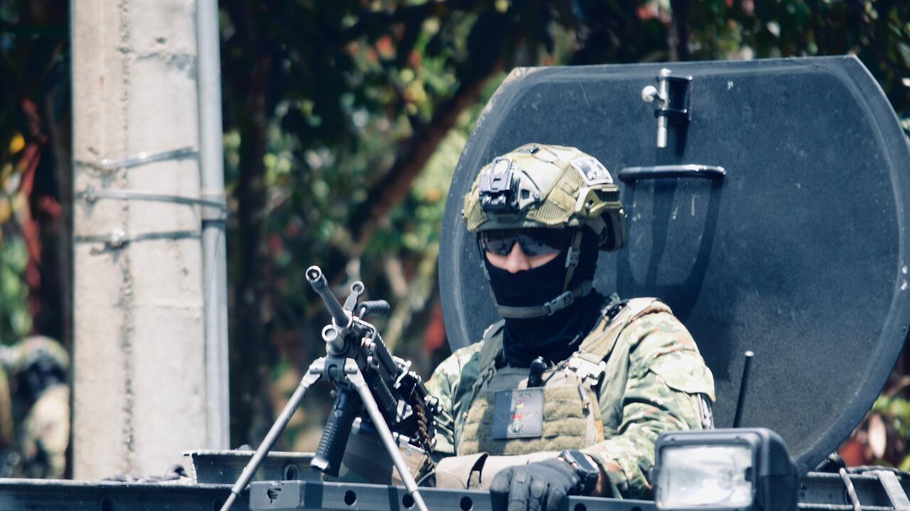 Vehículos blindados que patrullarán Cali para garantizar seguridad.