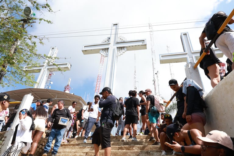 Miles de personas subieron este jueves Santo al cerro de las tres cruces de Cali