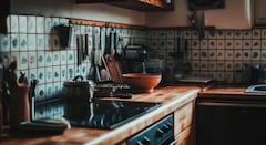 Los utensilios de cocina son esenciales para la eficiencia, seguridad, y calidad en la preparación de alimentos