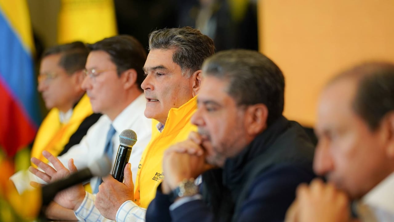 "Nadie puede arrebatarles a los colombianos su derecho sagrado a constituir sus instituciones, sin importar el resultado que entreguen las urnas", Gregorio Eljach, Procurador General.