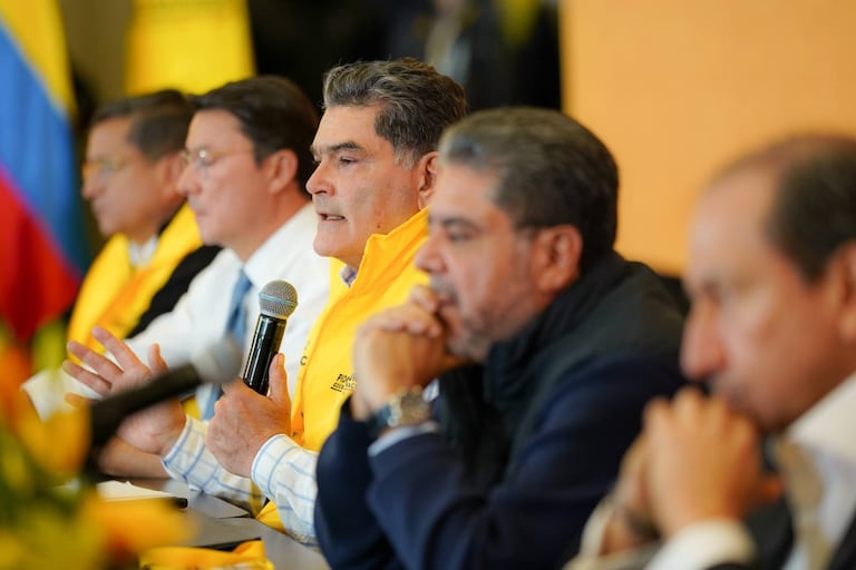 "Nadie puede arrebatarles a los colombianos su derecho sagrado a constituir sus instituciones, sin importar el resultado que entreguen las urnas", Gregorio Eljach, Procurador General.