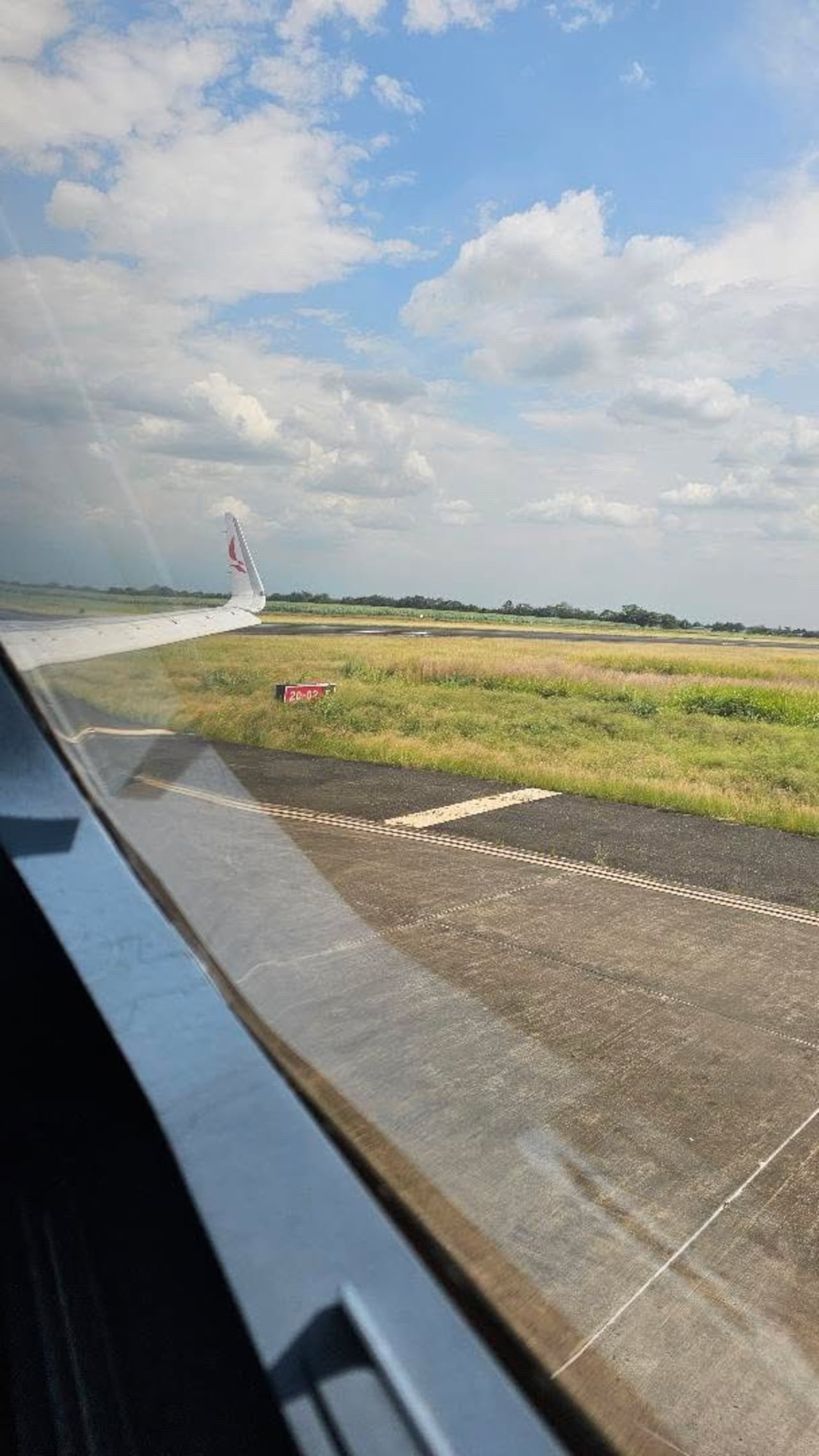 Algunos usuarios del Aeropuerto Alfonso Bonilla Aragón se han quejado por la falta de mantenimiento en la pista de la terminal. Foto tomada de redes.