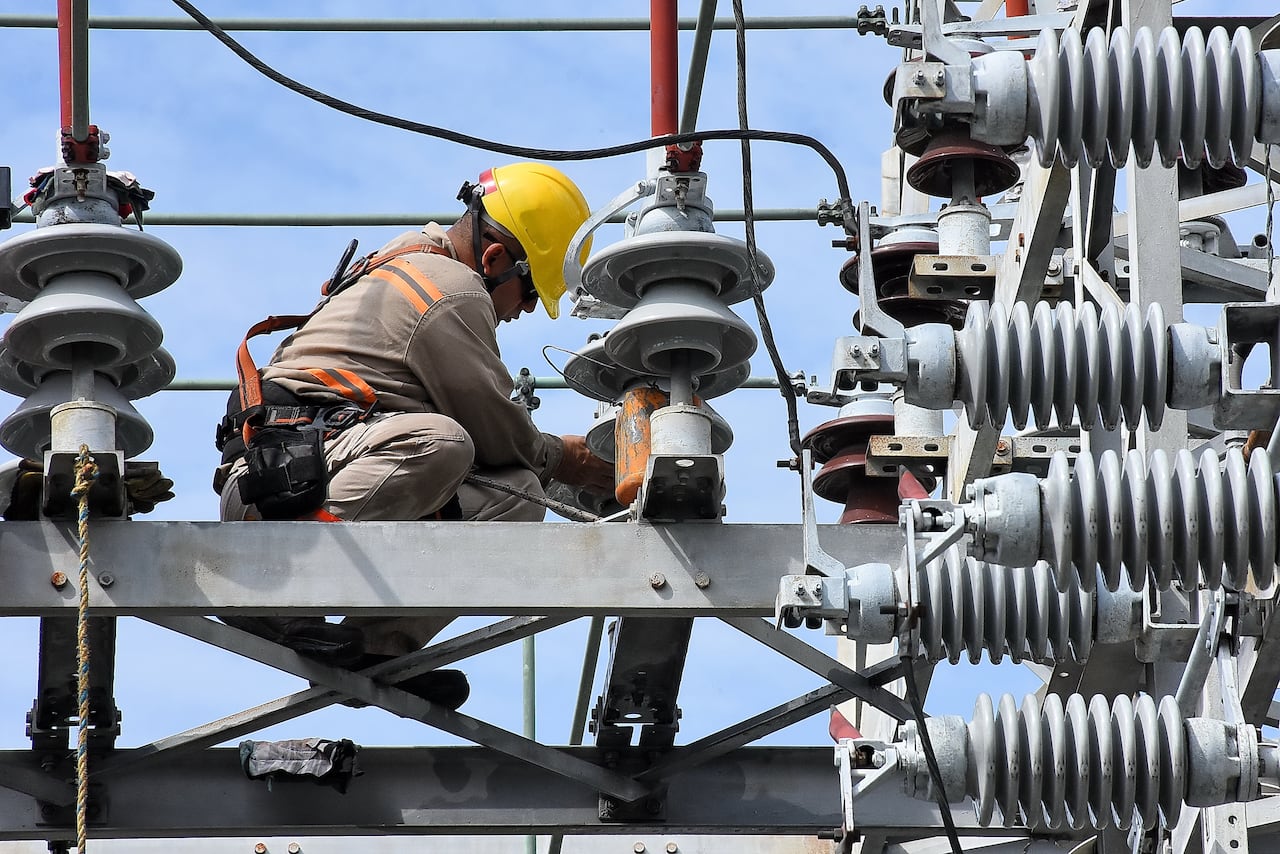 Mantenimiento de redes eléctricas de Emcali, Planta Puerto Mallarino.