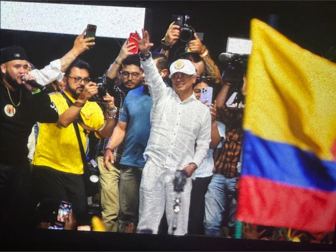 El presidente Gustavo Petro en el Parque de las Banderas del sur de Cali.