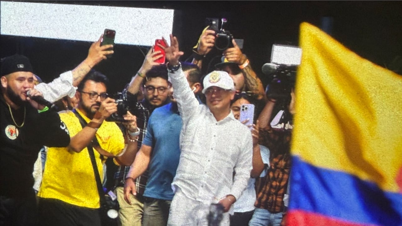 El presidente Gustavo Petro en el Parque de las Banderas del sur de Cali.