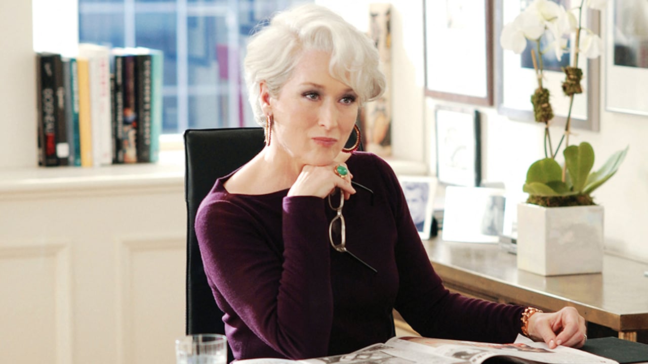 En 2003, una exasistente, Lauren Weisberger, publicó The Devil Wears Prada, basado en su estilo de liderazgo. Fue llevado a la pantalla grande con Meryl Streep y Anne Hathaway en los papeles protagónicos.