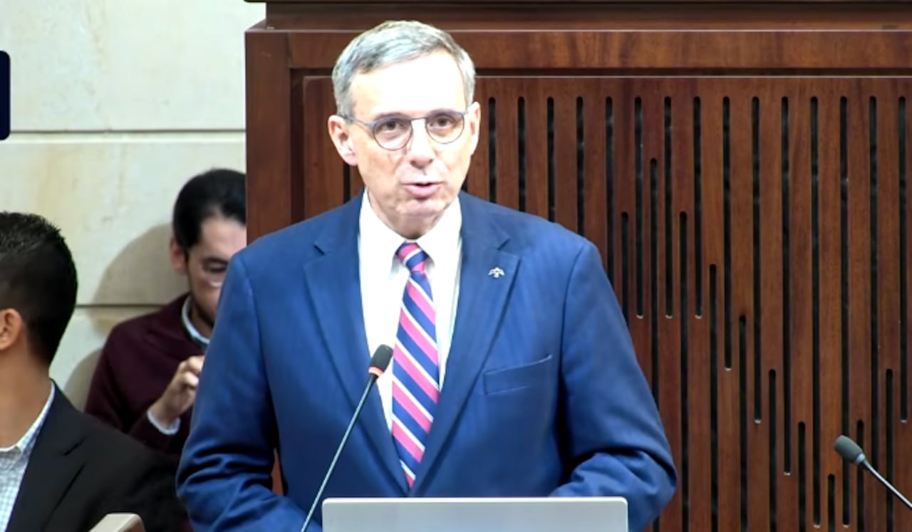 Miguel Gómez Martínez, ministro de Hacienda, en el debate al presupuesto 2027, en comisiones económicas del Congreso de la República.