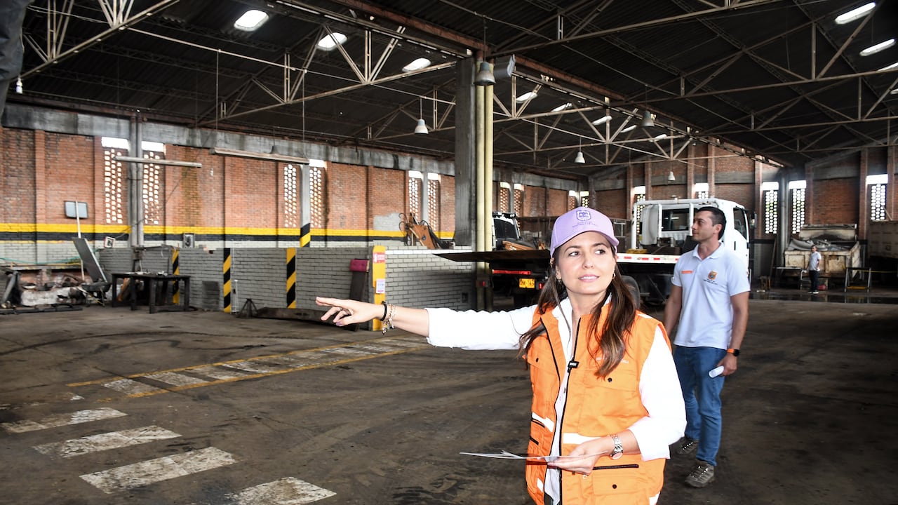 Cali: Talleres del municipio. Luz Adriana Vásquez Trujillo, es la encargada de gestionar la infraestructura de la ciudad, incluyendo la rehabilitación de vías. foto José L Guzmán. El País