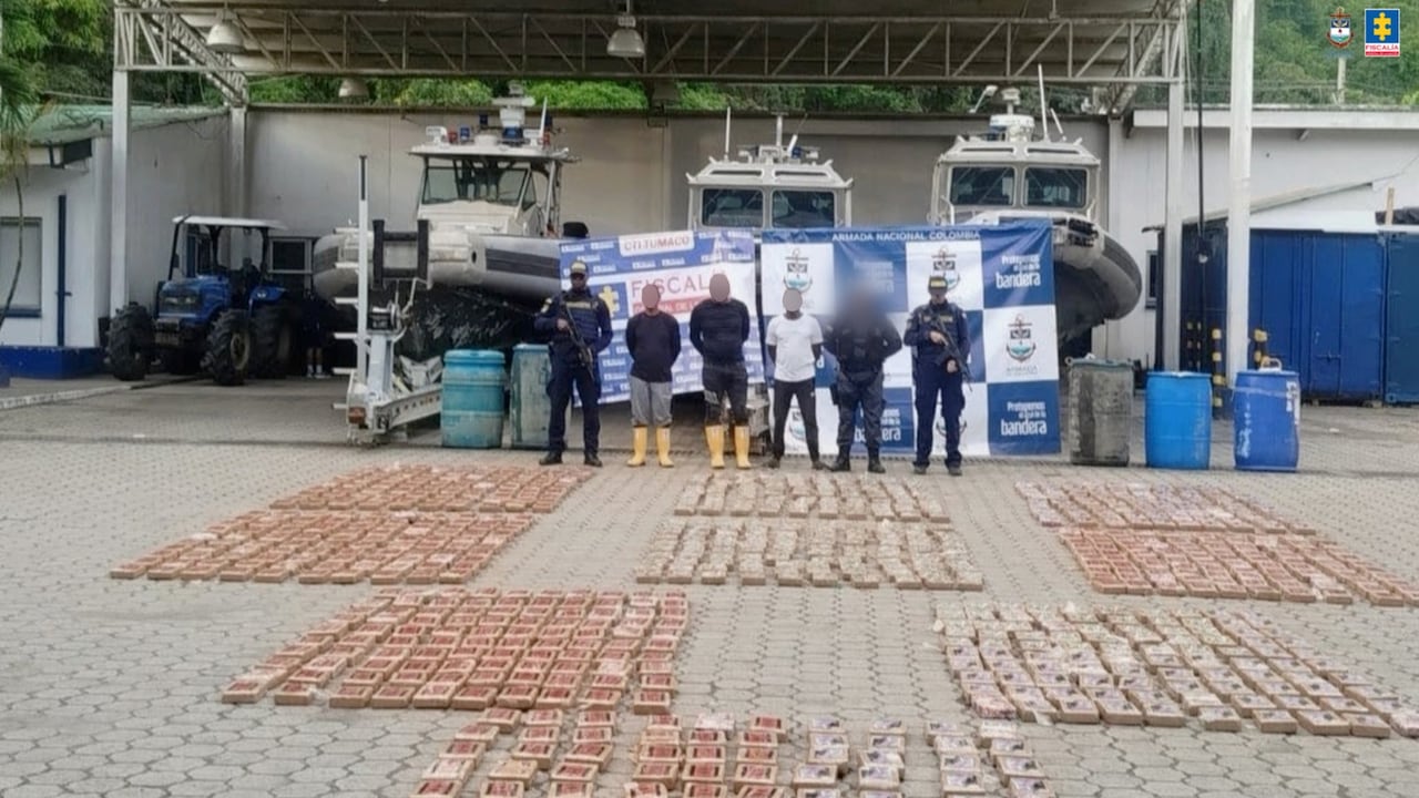 Los tres sujetos capturados por transportar cocaína en inmediaciones de Tumaco.
