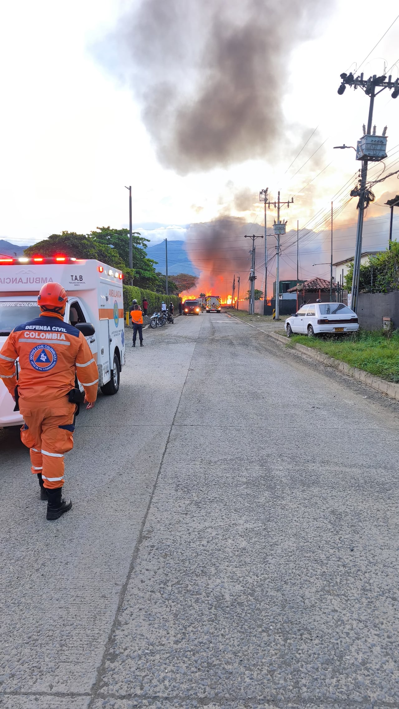 Incendio en Acopi-Yumbo este sábado, 25 de abril.