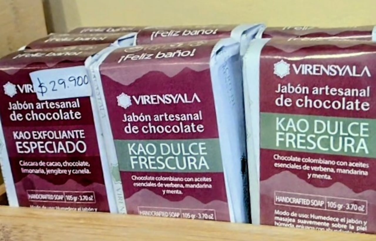 Jabones, desodorantes y mantequillas corporales muestran los diferentes usos que tiene el cacao más allá de la gastronomía.