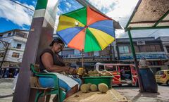 En el 2025 la tasa de desempleo femenina alcanzó el 10,2 %, que superó en 2,8 puntos porcentuales la masculina.