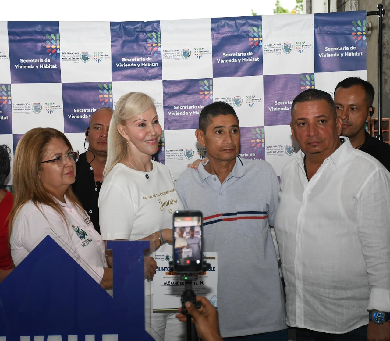 Al municipio de La Victoria, Valle del Cauca llegaron las entregas de 150 certificados de los kits de construcción por parte de la Gobernación del Valle para seguir reconstruyendo al departamento.
