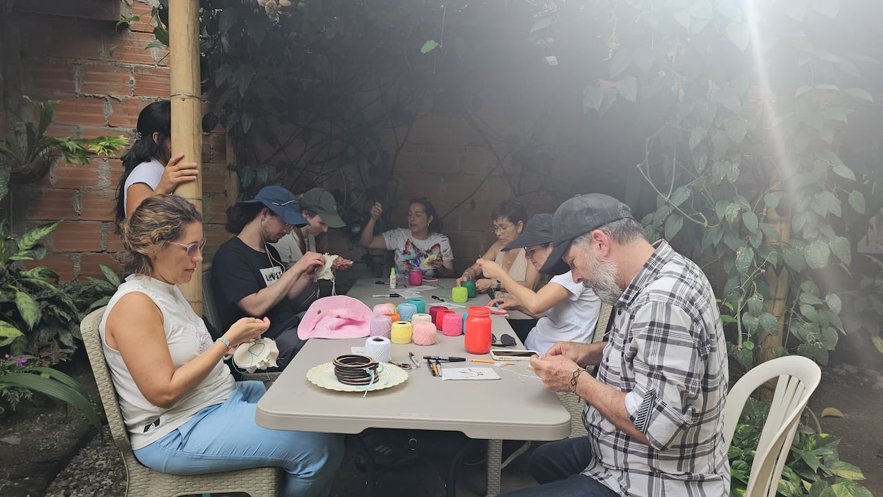 En Cartago las bordadoras y caladoras  se organizaron para enseñar el arte de bordar y calar.
Foto: Cortesía de Andrés Felipe Castaño de la agencia de viajes Wowco
