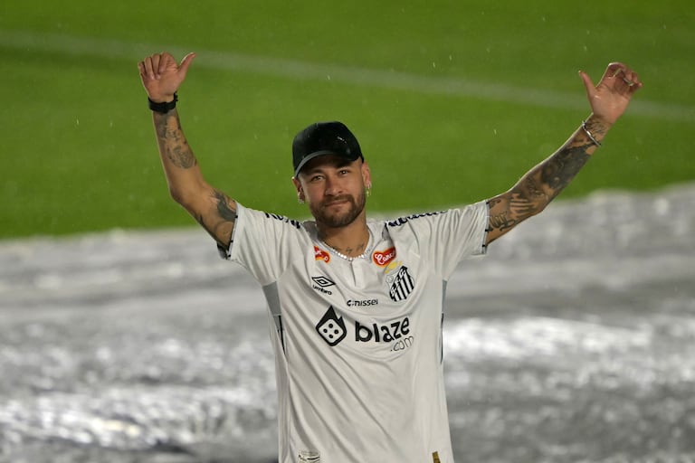 Brazilian football star Neymar waves to fans during his presentation as a new player of the Santos football team at the Urbano Caldeira Stadium in Santos, Sao Paulo state, Brazil on January 31, 2025. Star Neymar signed on Friday a �six-month� contract with Santos of Brazil, the club that formed him and to which he returns after his disappointing spell in Arabian soccer, according to the vice president of the Sao Paulo state team. (Photo by NELSON ALMEIDA / AFP)