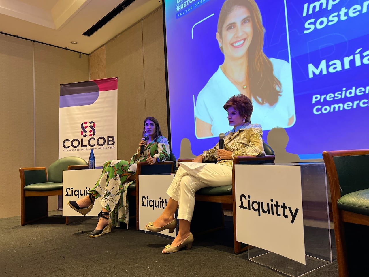 María del Mar Palau, presidenta ejecutiva de la Cámara de Comercio de Cali; junto a Gloria Urueña, directora ejecutiva de COLCOB.