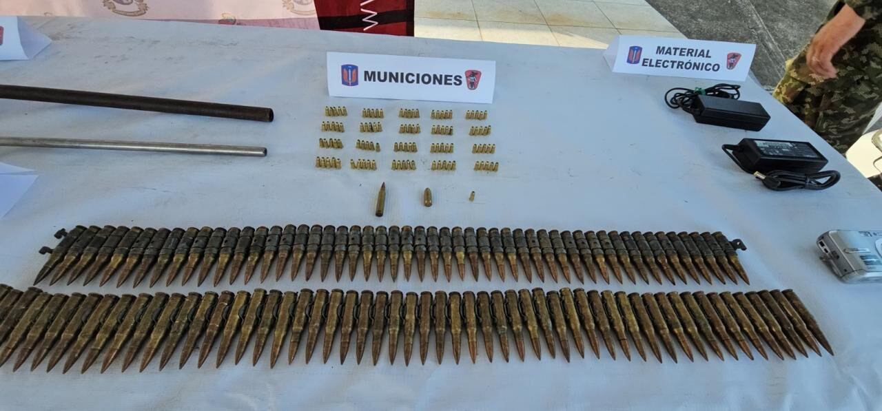 Las Fuerzas Militares de Colombia encontraron varios elementos que pertenecerían a la Segunda Marquetalia durante un operativo en la zona rural de Tumaco.