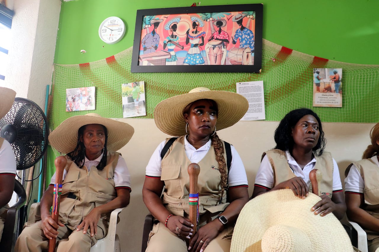 Guardia Afro urbana en el barrio Vallegrande en el oriente de Cali distrito de Aguablanca