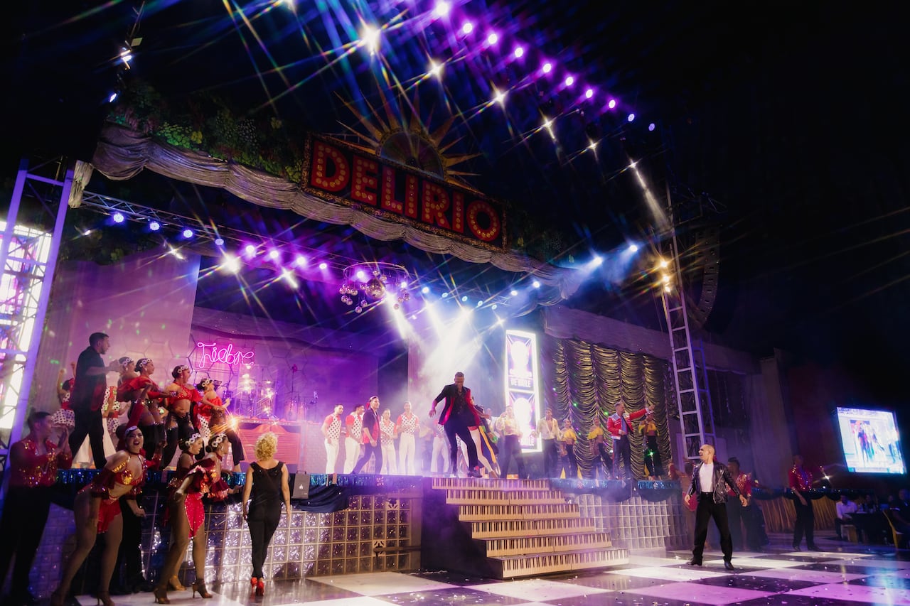 Delirio presenta la innovación de ‘Fiebre de viernes x la noche Vol.2’, uno de los segmentos preferidos por el público, donde la figura de Michael Jackson, el indiscutible rey del pop, se enfrenta a John Travolta en una batalla bailable.