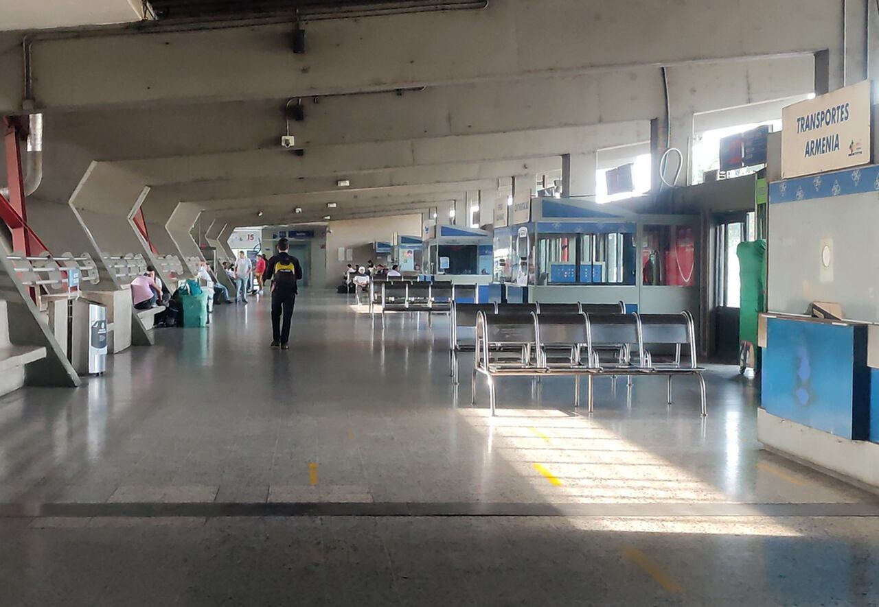 Terminal de Transportes de Cali sin salida ni entrada de buses por paro camionero