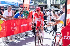 Tadej Pogacar lució la camiseta roja en la segunda jornada de la Vuelta a España 2026.