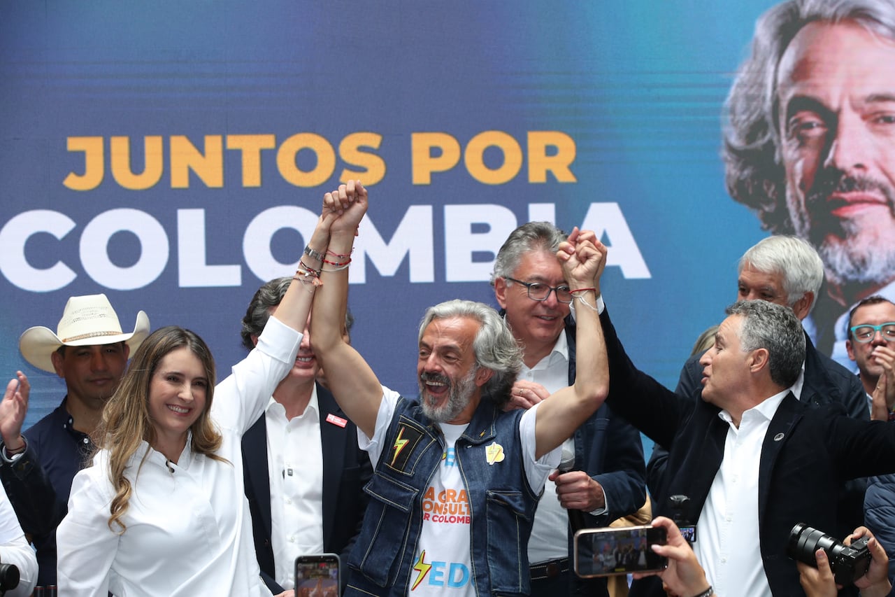 Paloma Valencia con su fórmula vicepresidencial, Juan Daniel Oviedo.