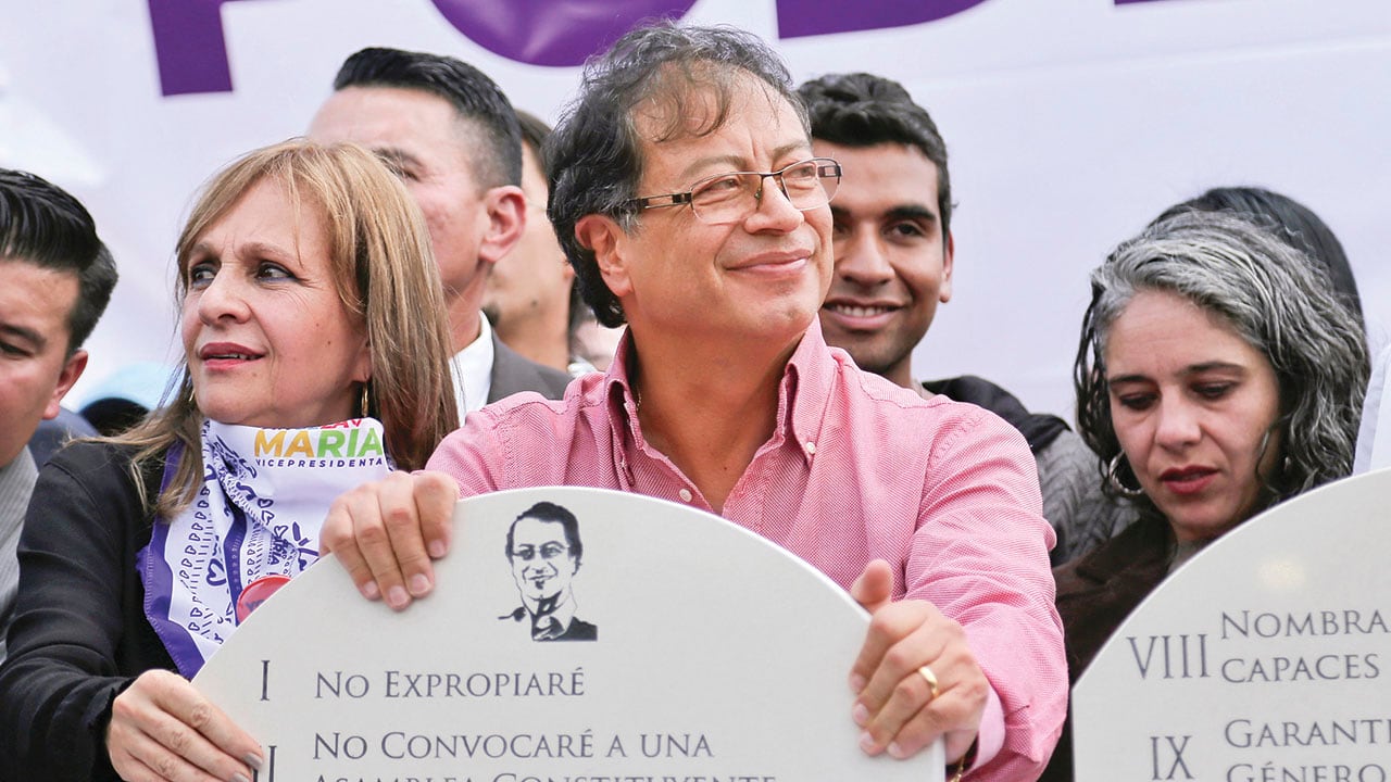 Aunque el presidente Gustavo Petro, en tiempos de campaña, firmó sobre mármol que no convocaría una asamblea constituyente, con el anuncio reciente incumplió su promesa.