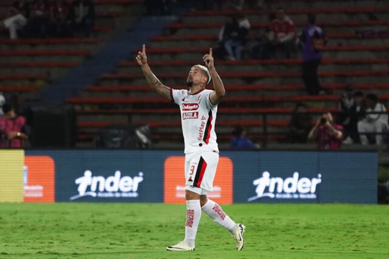 Rodrigo Holgado abrió el marcador para el conjunto escarlata.