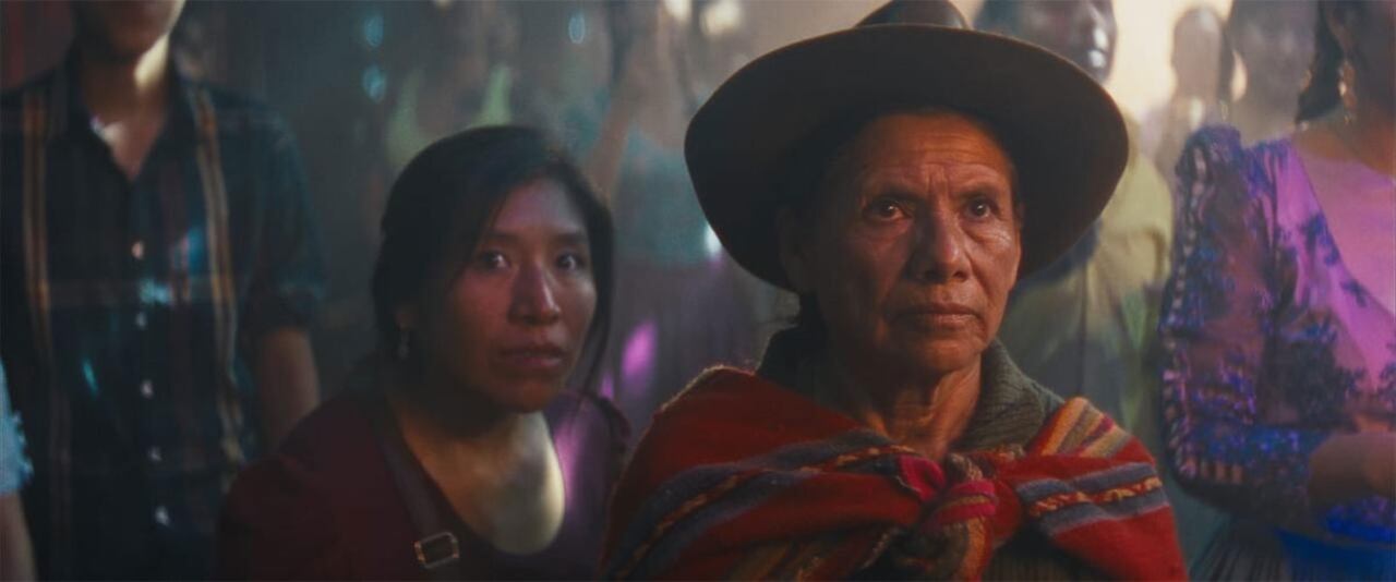 En los Andes bolivianos, una joven hereda el arte sagrado de la partería, pero sueña con conquistar la ciudad con su voz, en esta impresionante historia de tradición, ambición y labrar su propio destino.