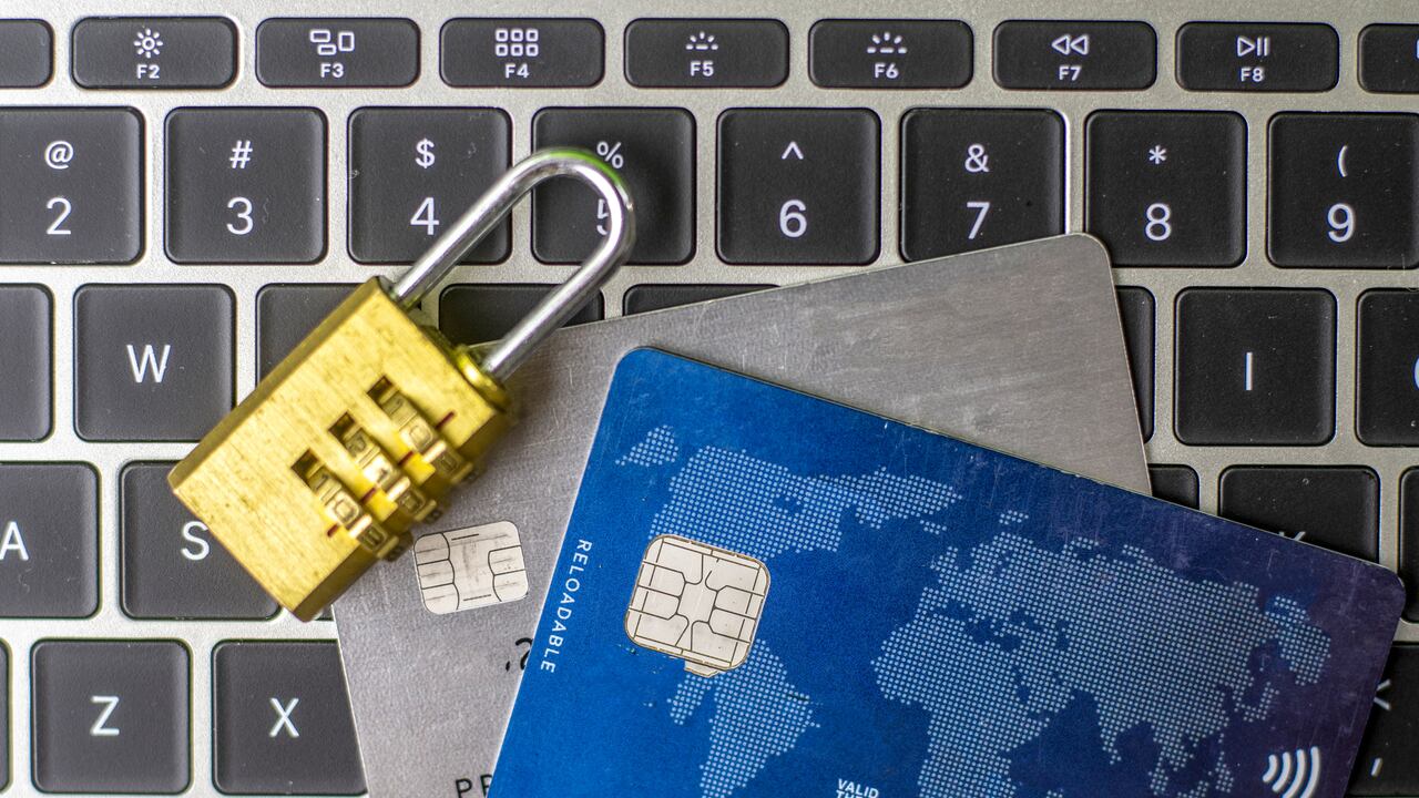Cibercriminales tienen varias modalidades para robar los fondos de tarjetas de débito o crédito de las personas