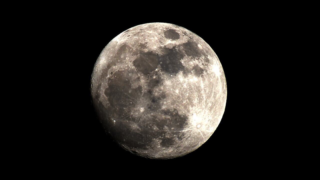 Cali: Superluna azul este miércoles 30 de agosto, será la segunda vez que se podrá apreciar en este mes. Foto José L Guzmán. El País, agosto 29-23.