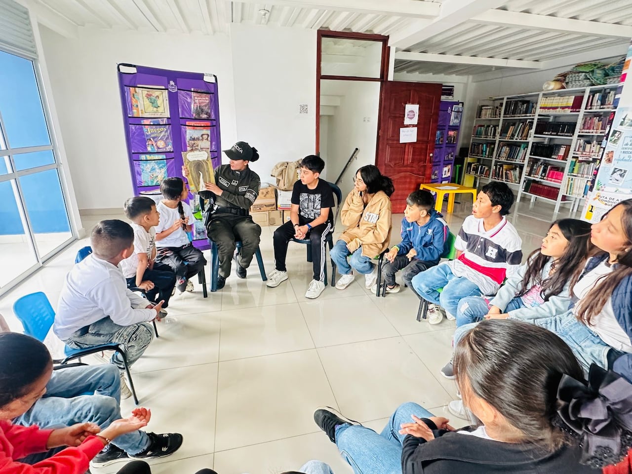 Quince niños, niñas y adolescentes participaron en una jornada lúdico-pedagógica realizada en la biblioteca municipal de Buesaco.