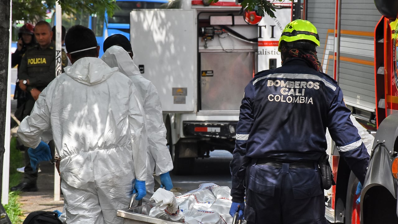 Las autoridades hicieron el levantamiento del cuerpo sin vida de una persona de sexo masculino en las aguas del Río Cali.