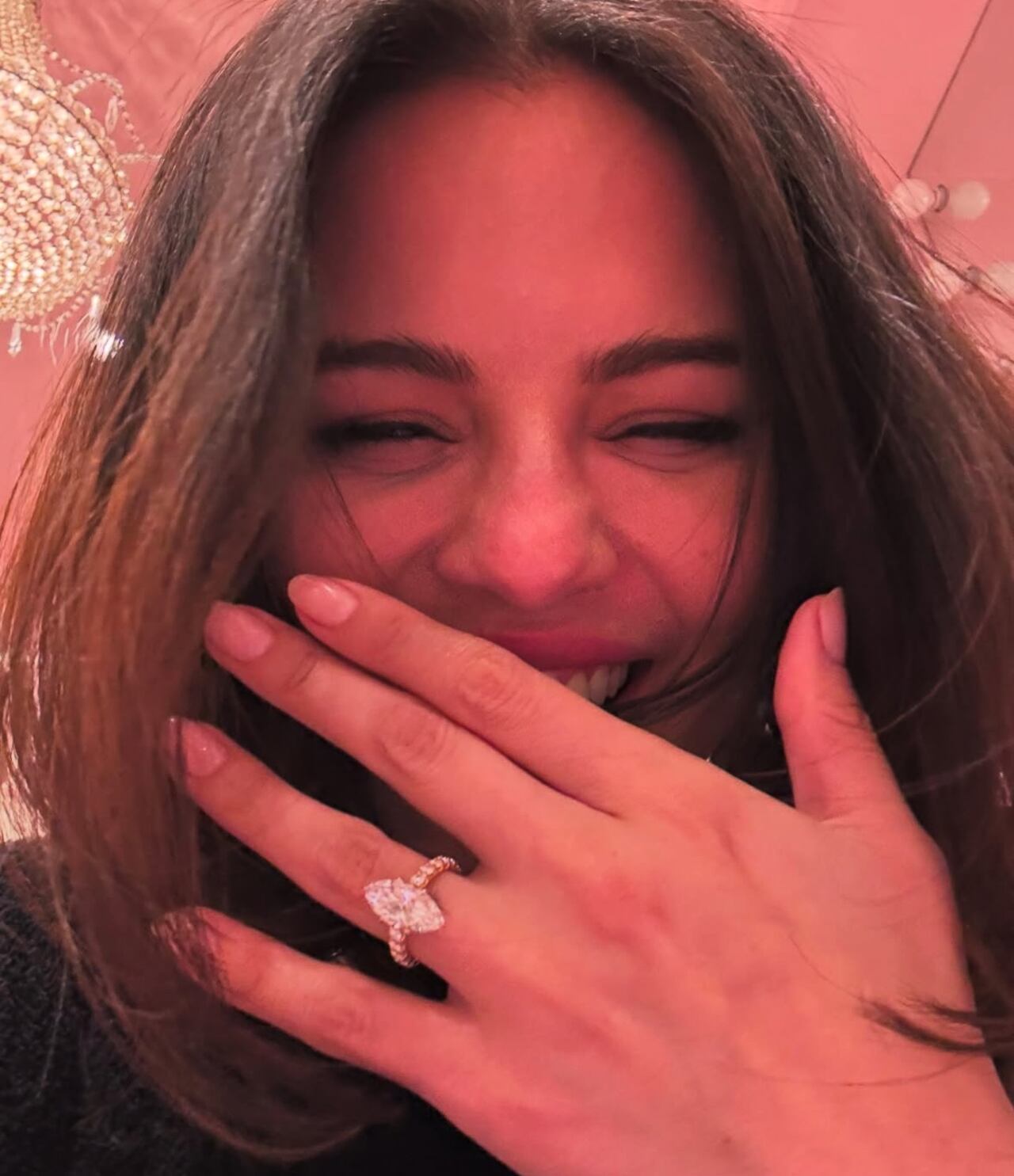 El anillo de compromiso de la cantante está avaluado en un millón de dólares.