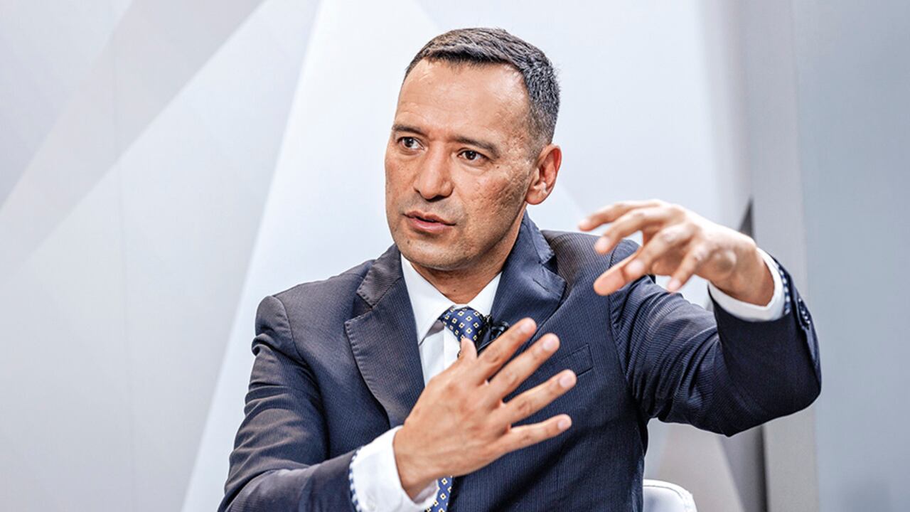 El ministro de Defensa, general (r) Pedro Sánchez, revela los tentáculos de los carteles extranjeros en nuestro país y sus alianzas con los grupos armados ilegales.