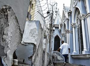 Las filtraciones en las paredes de La Ermita han generado que parte de la pintura y los muros se desprenda. Una de las necesidades principales de la iglesia es la impermeabilización y pintura.