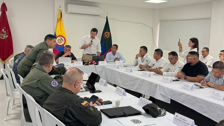 Los ministros del Interior, Rodrigo Lara, y de Defensa, Jorge Mora, lideraron un consejo de seguridad en el sur de Bolívar.