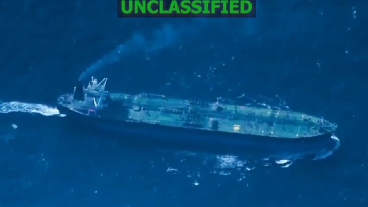 El barco, identificado como "Motor Vessel Sagitta", estaba "operando en desafío a la cuarentena".